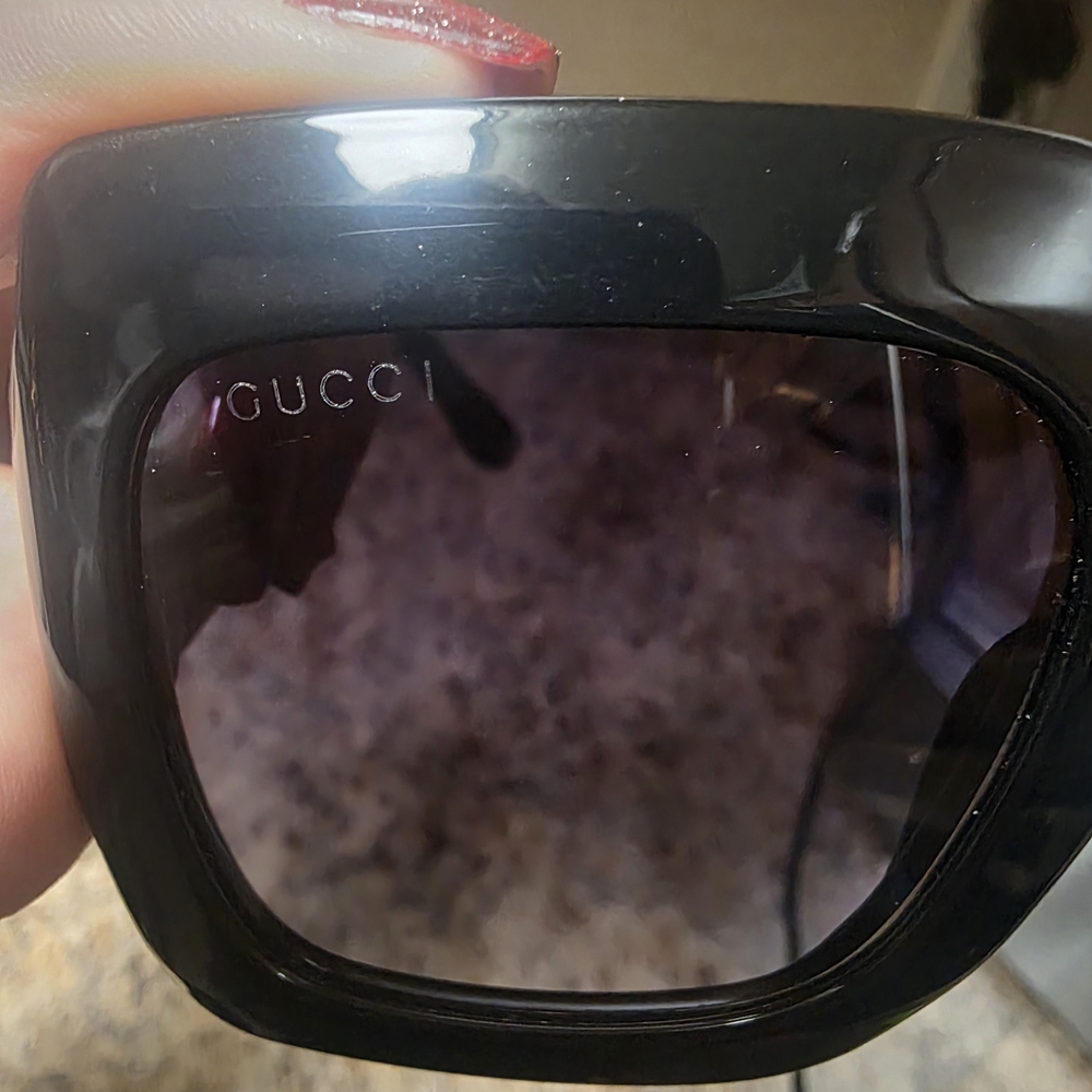 Chic Black Square Sunglasses - image 7